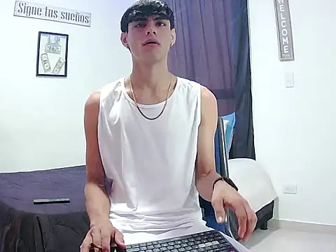 Snapshot of harrytomson_1 chatting on November 2025 01:48:01 PM harrytomson 1 online show from November 2025 01:48:01 PM