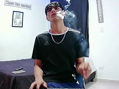 Snapshot of harrytomson_1 chatting on December 2025 10:31:02 AM harrytomson 1 online show from December 2025 10:31:02 AM