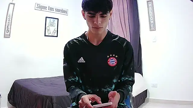 Snapshot of harrytomson_1 chatting on December 2025 04:23:02 PM harrytomson 1 online show from December 2025 04:23:02 PM