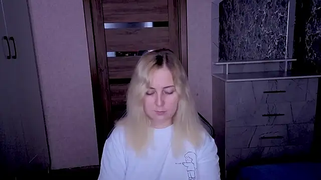 Kristy-Max online show from May 2026 07:11:01 PM