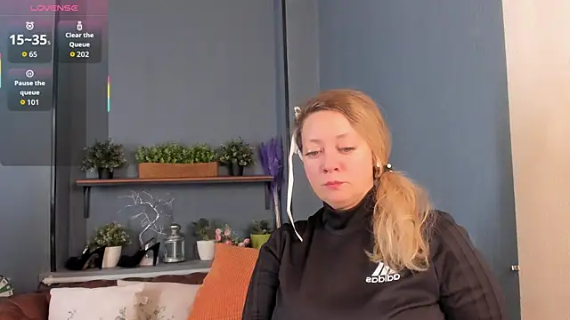 JesiaFoxi online show from December 2025 09:37:02 AM