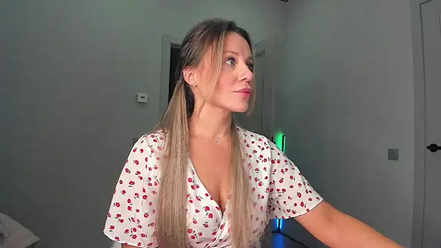 Snapshot of _cometoseeme_ chatting on November 2025 05:00:01 PM cometoseeme online show from November 2025 05:00:01 PM