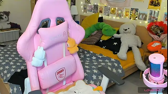 Snapshot of Sunny_Elly chatting on June 2026 05:39:01 PM Sunny Elly online show from June 2026 05:39:01 PM