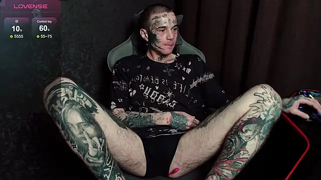 Snapshot of lonelycrystal chatting on October 2025 09:55:01 PM lonelycrystal online show from October 2025 09:55:01 PM