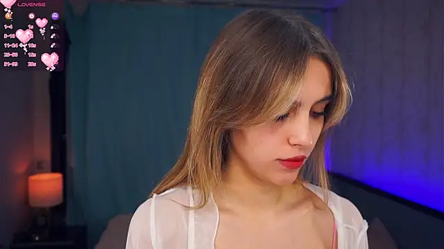 FannyHewson online show from November 2025 08:10:01 PM