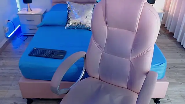 zoe jones13 online show from November 2025 03:15:01 AM