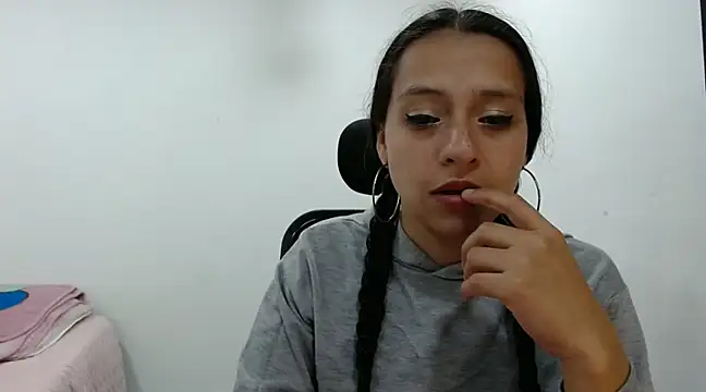 Snapshot of loren3124 chatting on December 2024 04:15:02 AM loren3124 online show from December 2024 04:15:02 AM