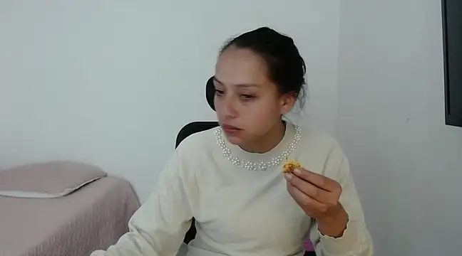 Snapshot of loren3124 chatting on December 2024 01:17:01 AM loren3124 online show from December 2024 01:17:01 AM