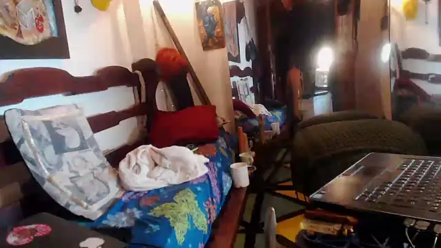 laye19 online show from December 2025 02:08:02 AM