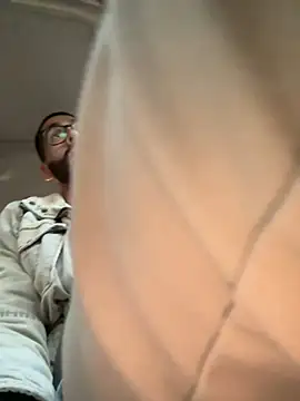 Snapshot of indosmoke chatting on March 2025 02:04:01 AM indosmoke online show from March 2025 02:04:01 AM