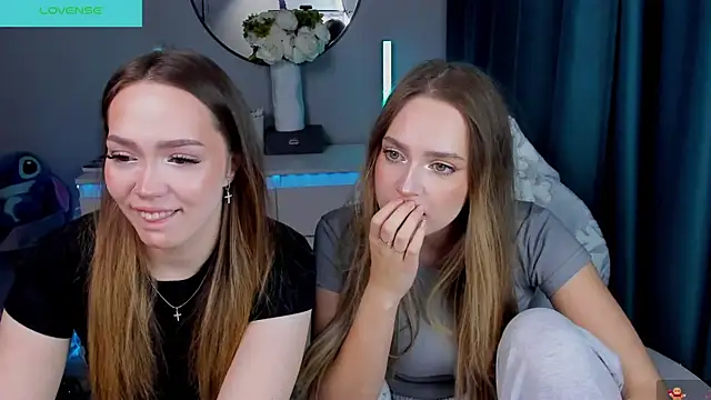 YaraKroft  online show from December 2025 05:29:01 PM