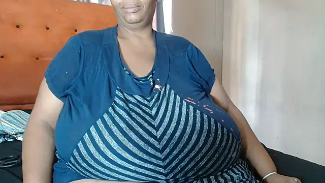 Snapshot of tinagiant chatting on March 2026 11:27:02 AM tinagiant online show from March 2026 11:27:02 AM