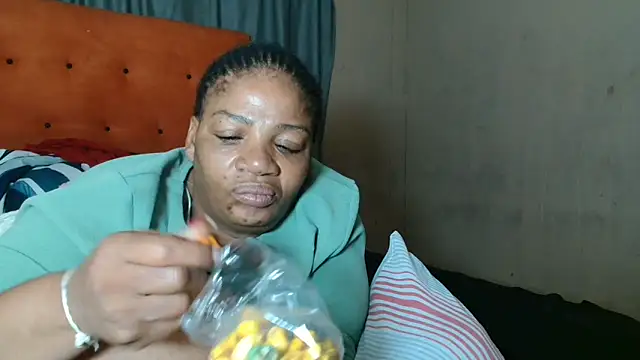 Snapshot of tinagiant chatting on March 2026 12:06:01 AM tinagiant online show from March 2026 12:06:01 AM