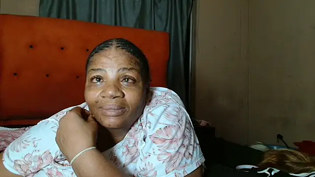 Snapshot of tinagiant chatting on April 2026 07:44:02 PM tinagiant online show from April 2026 07:44:02 PM