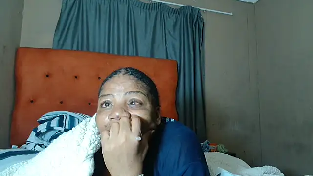 Snapshot of tinagiant chatting on April 2026 09:37:02 PM tinagiant online show from April 2026 09:37:02 PM