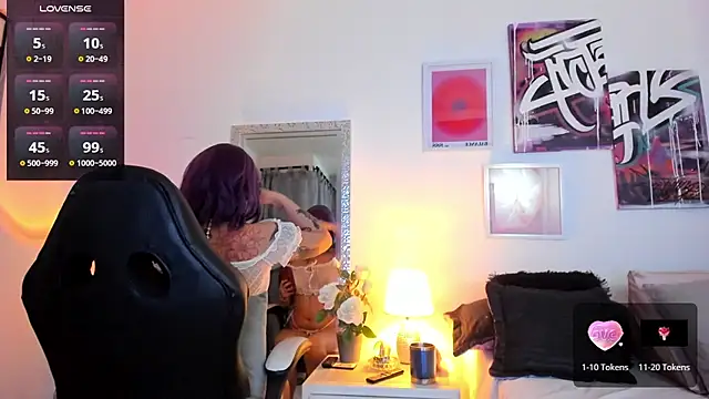 Snapshot of AnnieHuntters chatting on December 2024 02:09:01 AM AnnieHuntters online show from December 2024 02:09:01 AM