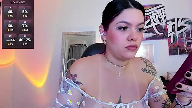 Snapshot of AnnieHuntters chatting on December 2024 01:37:01 AM AnnieHuntters online show from December 2024 01:37:01 AM