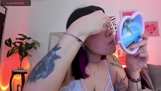 Snapshot of AnnieHuntters chatting on February 2025 02:50:02 AM AnnieHuntters online show from February 2025 02:50:02 AM