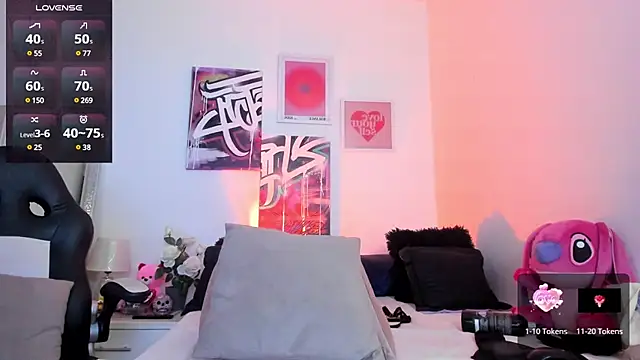 Snapshot of AnnieHuntters chatting on February 2025 06:08:02 AM AnnieHuntters online show from February 2025 06:08:02 AM