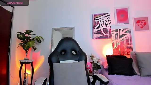 Snapshot of AnnieHuntters chatting on March 2025 03:20:01 AM AnnieHuntters online show from March 2025 03:20:01 AM