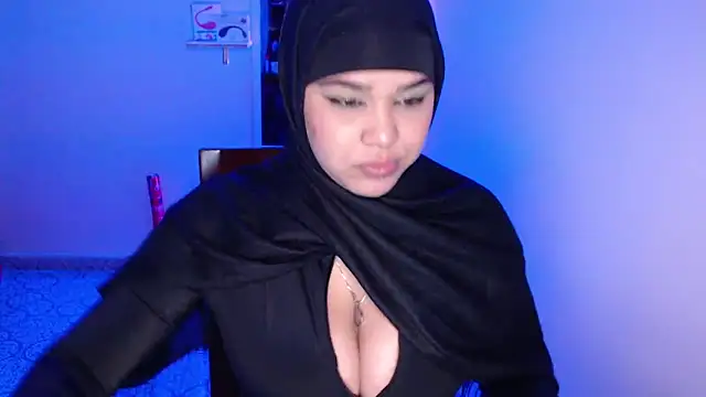 Snapshot of VenussTits97 chatting on March 2025 12:05:01 AM VenussTits97 online show from March 2025 12:05:01 AM