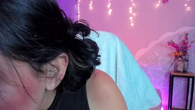 Snapshot of vanelope11 chatting on February 2025 10:21:02 PM vanelope11 online show from February 2025 10:21:02 PM