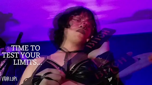 Snapshot of vanelope11 chatting on October 2025 06:51:01 PM vanelope11 online show from October 2025 06:51:01 PM