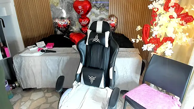 Danna topless online show from March 2026 12:00:02 PM