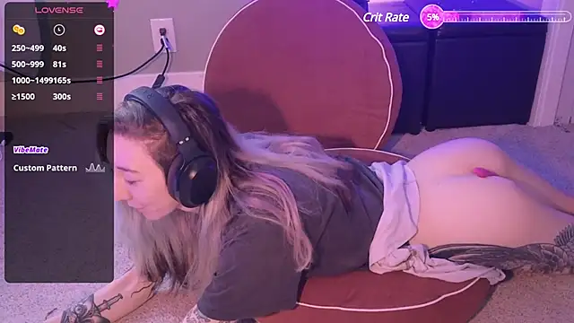 lovelylucyy online show from December 2024 07:32:02 PM