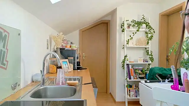 Snapshot of BrownieyQueen chatting on March 2025 07:16:01 AM BrownieyQueen online show from March 2025 07:16:01 AM