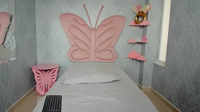 Snapshot of MaddyCute4u chatting on February 2025 04:55:01 PM MaddyCute4u online show from February 2025 04:55:01 PM