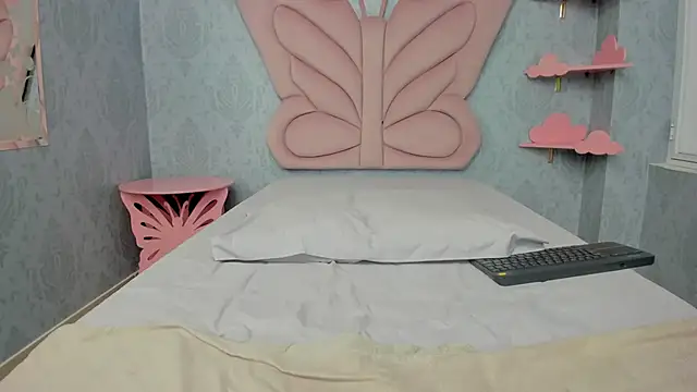 Snapshot of MaddyCute4u chatting on February 2025 03:20:01 PM MaddyCute4u online show from February 2025 03:20:01 PM