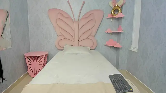 Snapshot of MaddyCute4u chatting on February 2025 11:52:01 AM MaddyCute4u online show from February 2025 11:52:01 AM