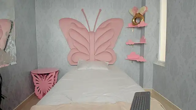 Snapshot of MaddyCute4u chatting on February 2025 02:57:01 PM MaddyCute4u online show from February 2025 02:57:01 PM