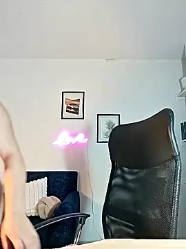 helena smith online show from November 2025 04:01:02 AM