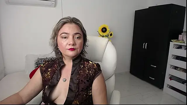 Chiraz hasnaa online show from January 2025 10:19:01 PM