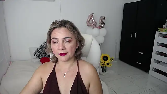 Chiraz hasnaa online show from January 2025 11:54:01 PM