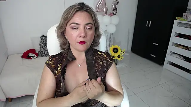 Chiraz hasnaa online show from February 2025 02:37:01 AM