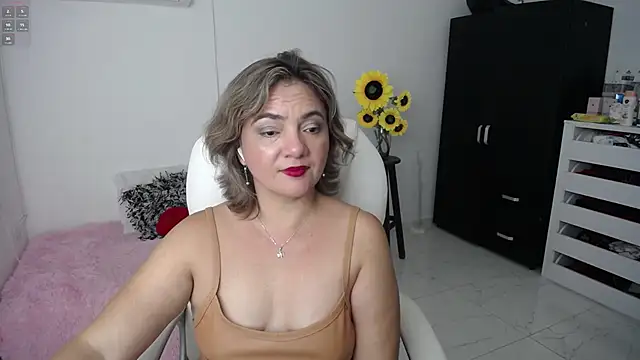 Chiraz hasnaa online show from February 2025 01:19:01 AM