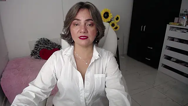 Chiraz hasnaa online show from February 2025 10:36:01 PM