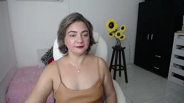 Chiraz hasnaa online show from February 2025 11:32:01 PM