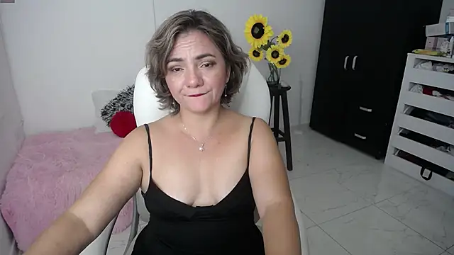 Chiraz hasnaa online show from February 2025 01:55:01 AM