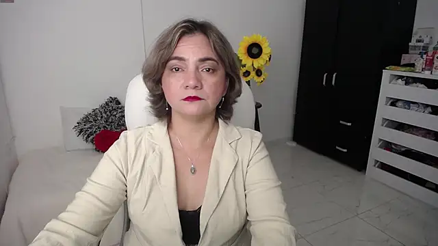 Chiraz hasnaa online show from March 2025 11:05:01 PM