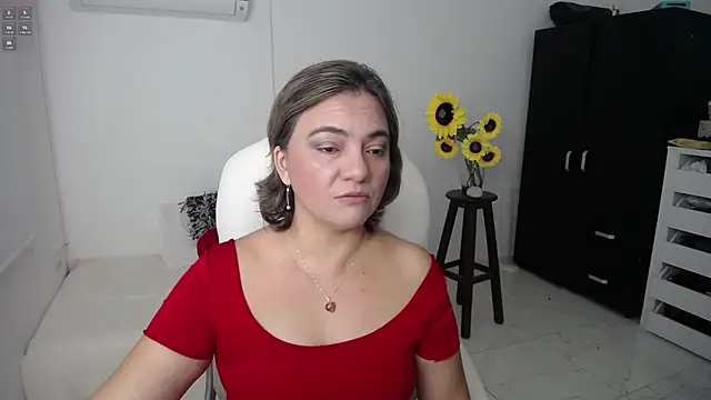 Chiraz hasnaa online show from March 2025 01:27:02 PM