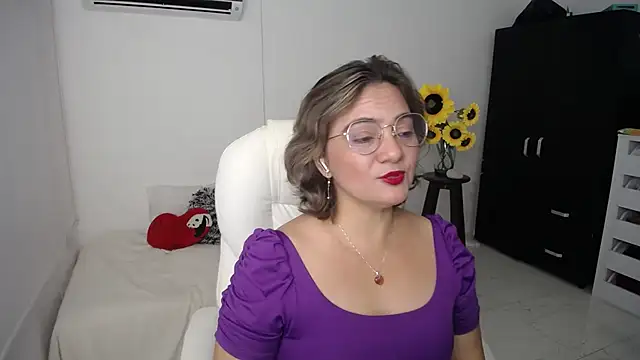 Chiraz hasnaa online show from March 2025 11:31:01 PM