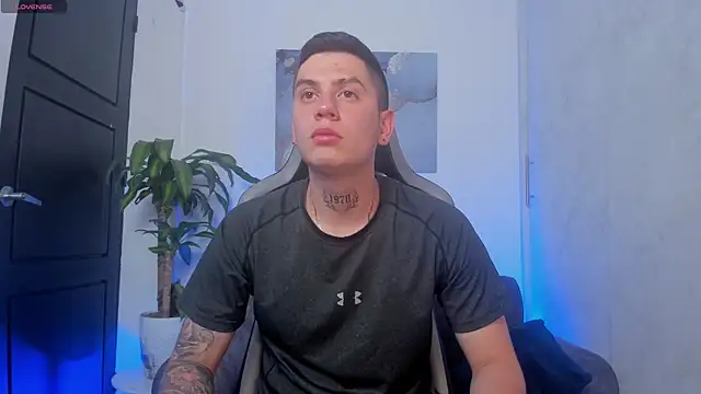 Yeiko Romero  online show from November 2025 07:01:02 PM