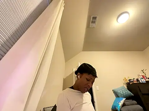 wynterheat online show from December 2025 05:03:01 AM