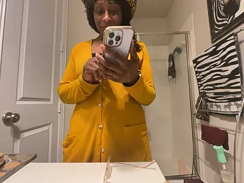 Snapshot of wynterheat chatting on June 2026 01:53:02 PM wynterheat online show from June 2026 01:53:02 PM