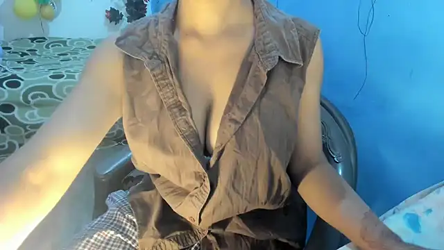 aarjulove online show from February 2026 11:50:01 AM