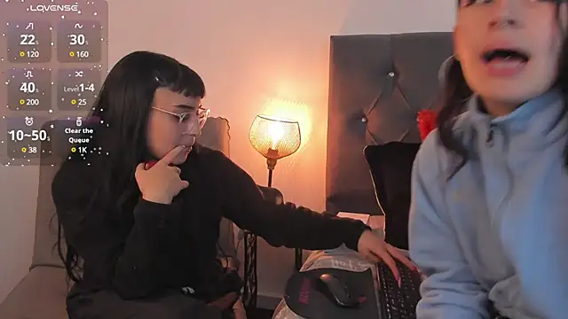 Snapshot of Zowi_Hottiee chatting on January 2025 03:31:01 AM Zowi Hottiee online show from January 2025 03:31:01 AM